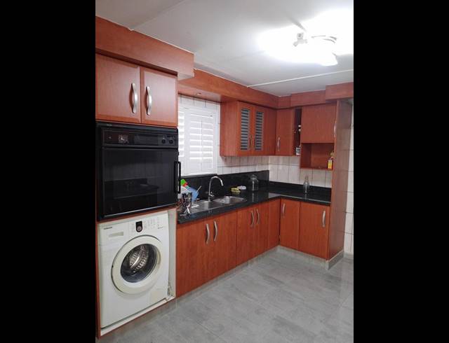 2 BEDROOM PROPERTY TO RENT IN NEWLANDS WEST